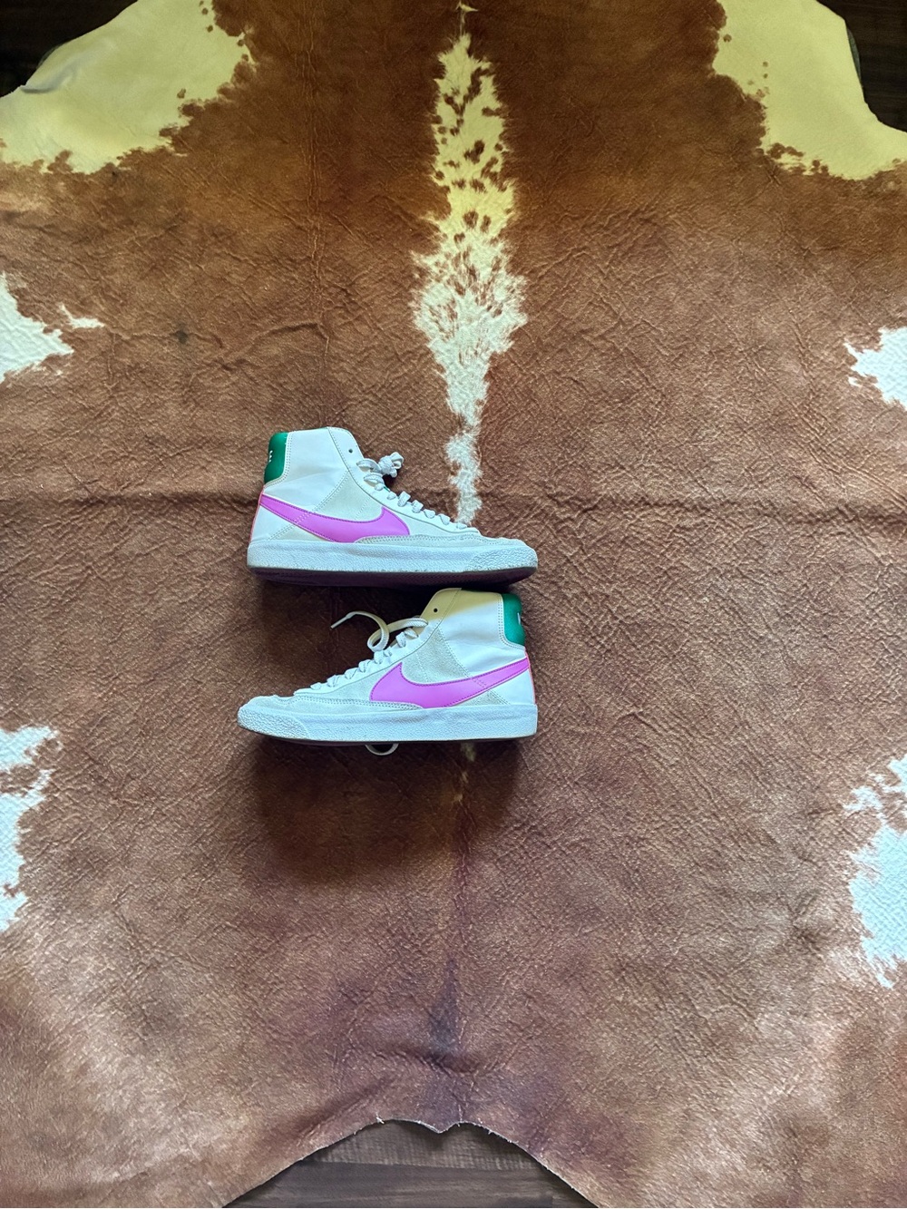 Nike High-Top Sneakers in White with Pink Swoosh and Green Heel